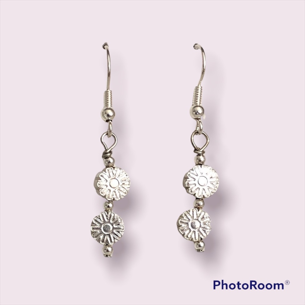 NWT Delicate handcrafted earrings
